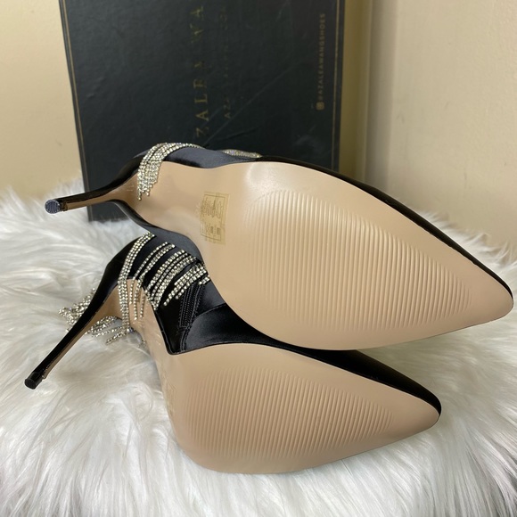 Azalea Wang Hanging Down Low Stiletto Heel Bootie - Picture 13 of 14